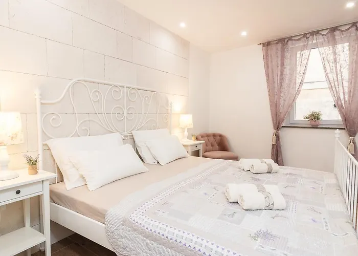 Split Inn Apartments דירה