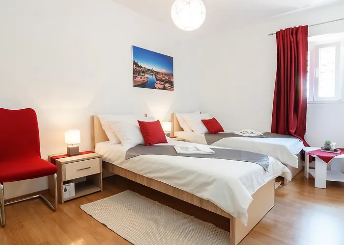 Split Inn Apartments דירה