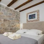 Split Inn Apartments דירה *